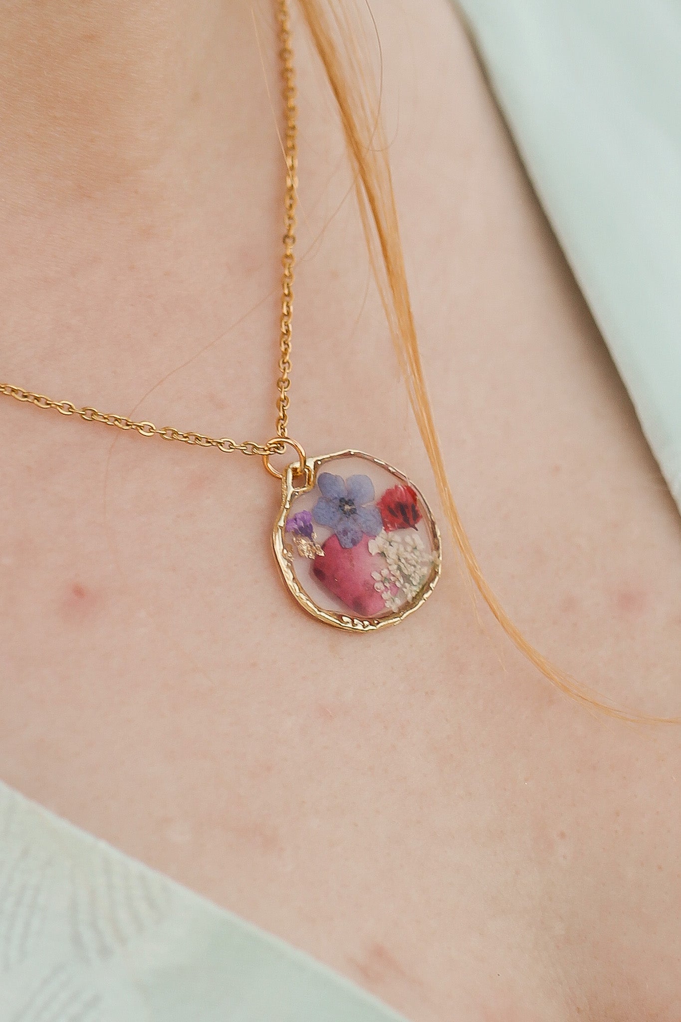 Nyla Pressed Flower Necklace in Multicolor