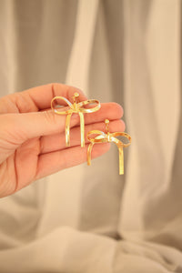 Lauren Bow Dangle in Gold