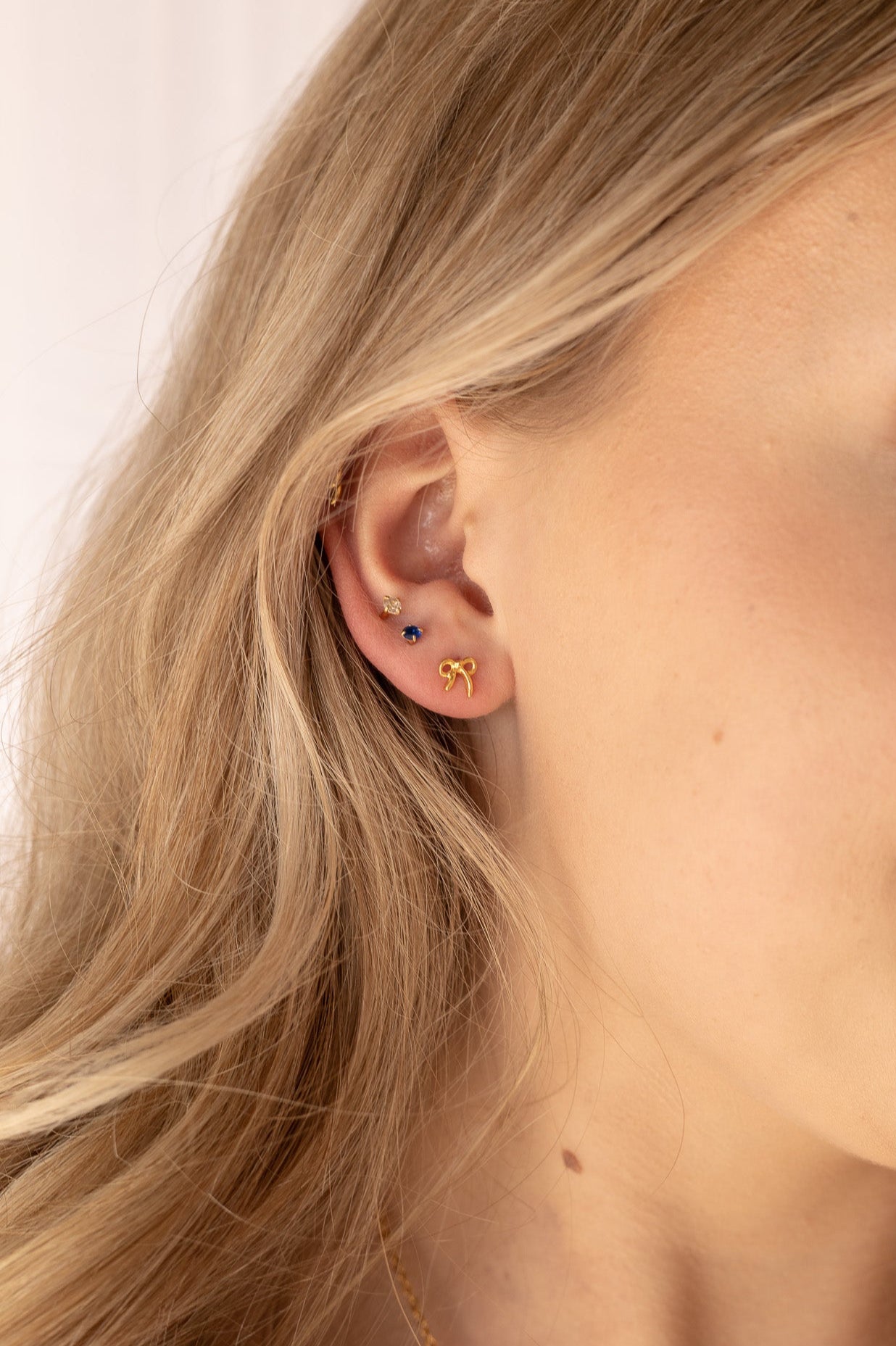Bow Flat Back Stud 2.0