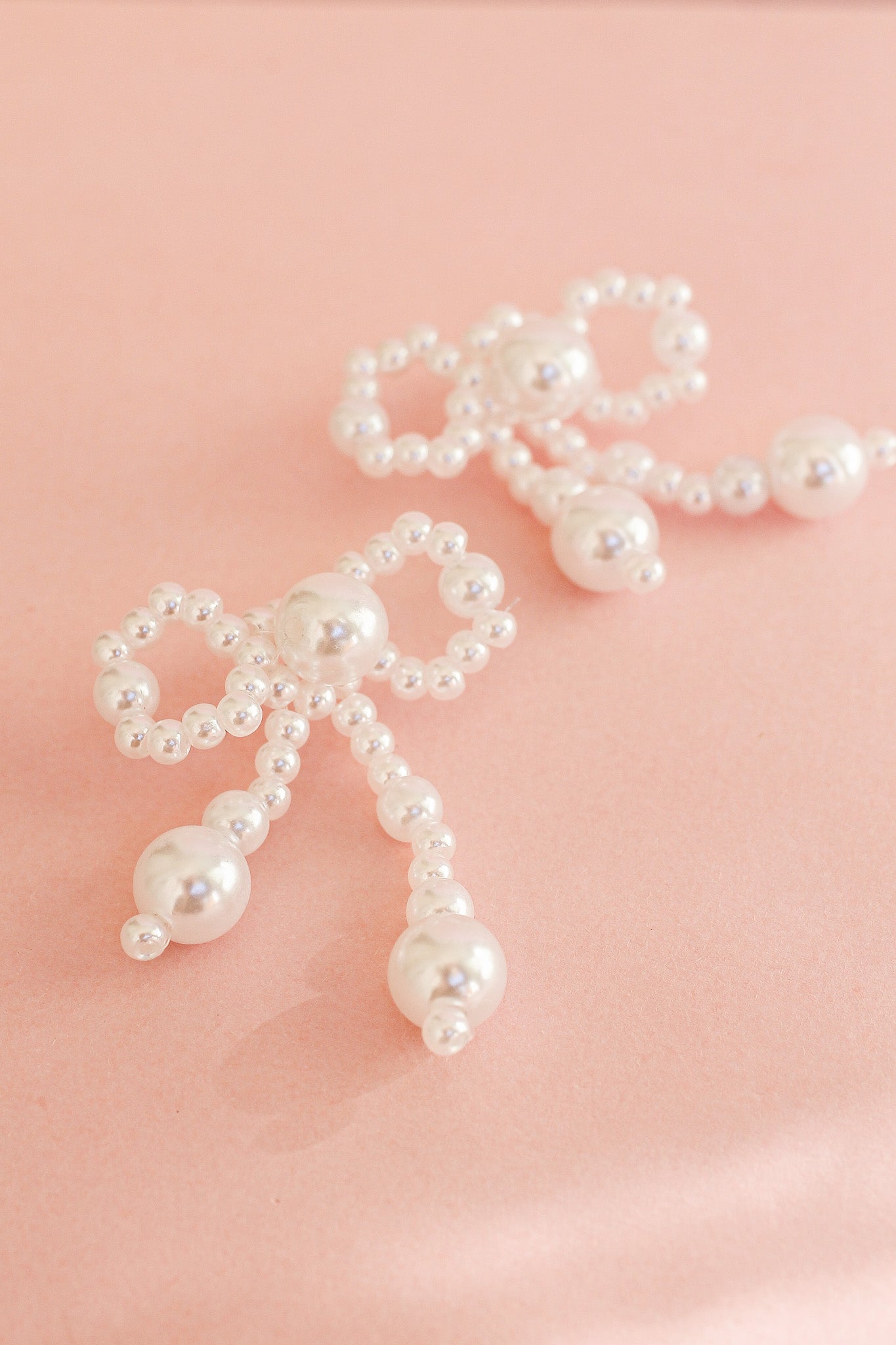 Melody Bow Earring in Pearl