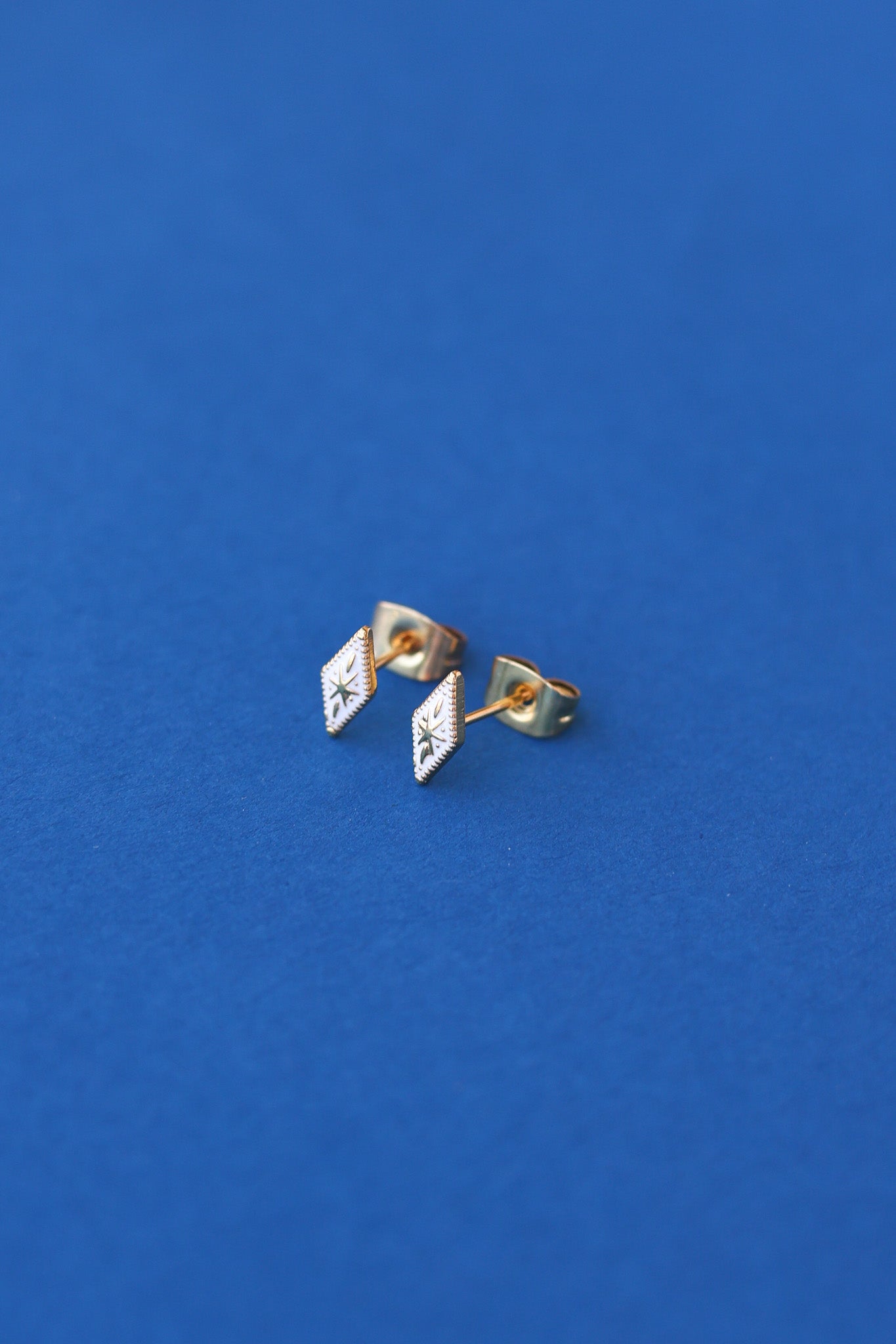 Seren Stud in White