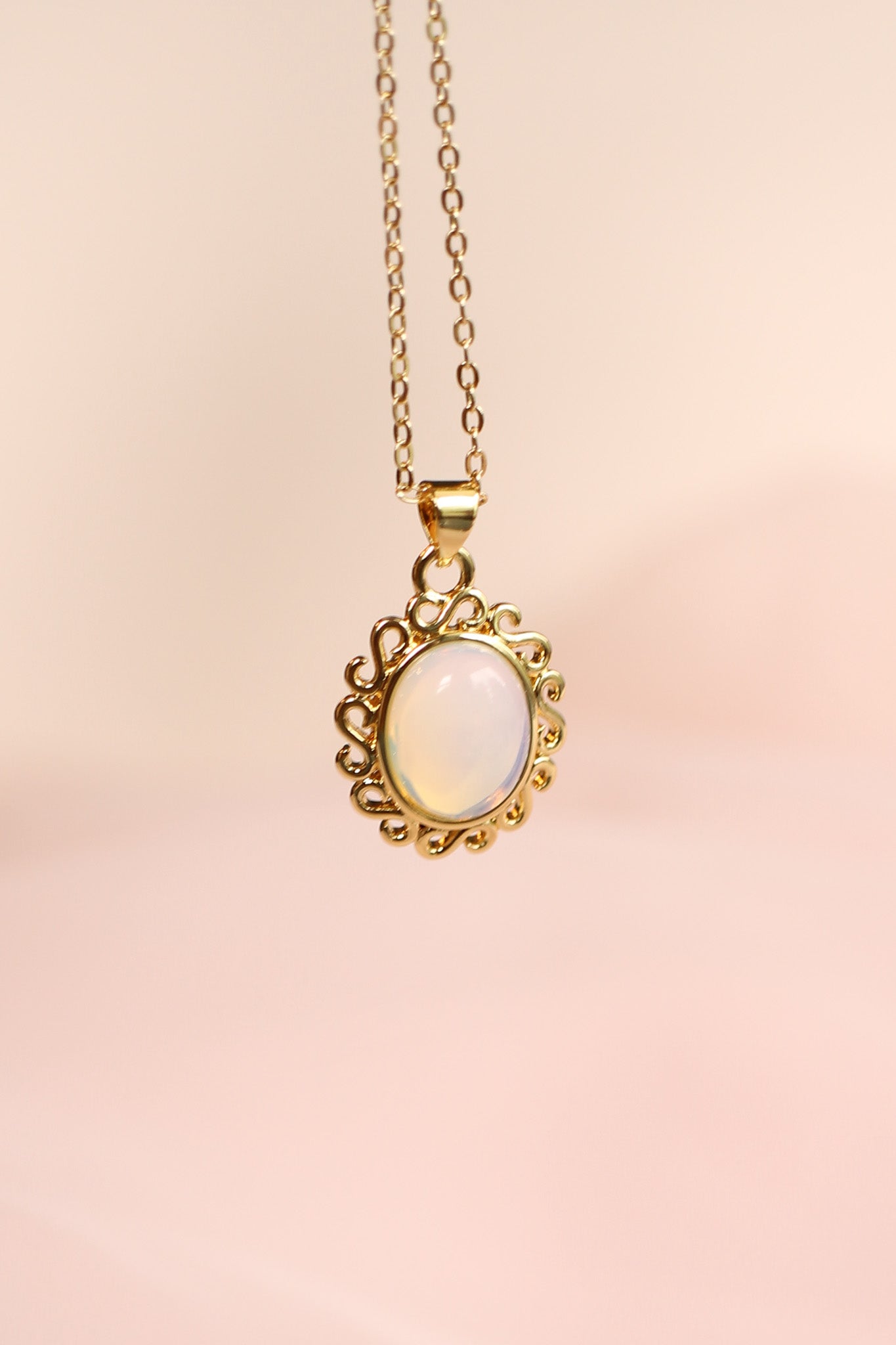 Aurora Necklace in Moonstone - Gold Filled