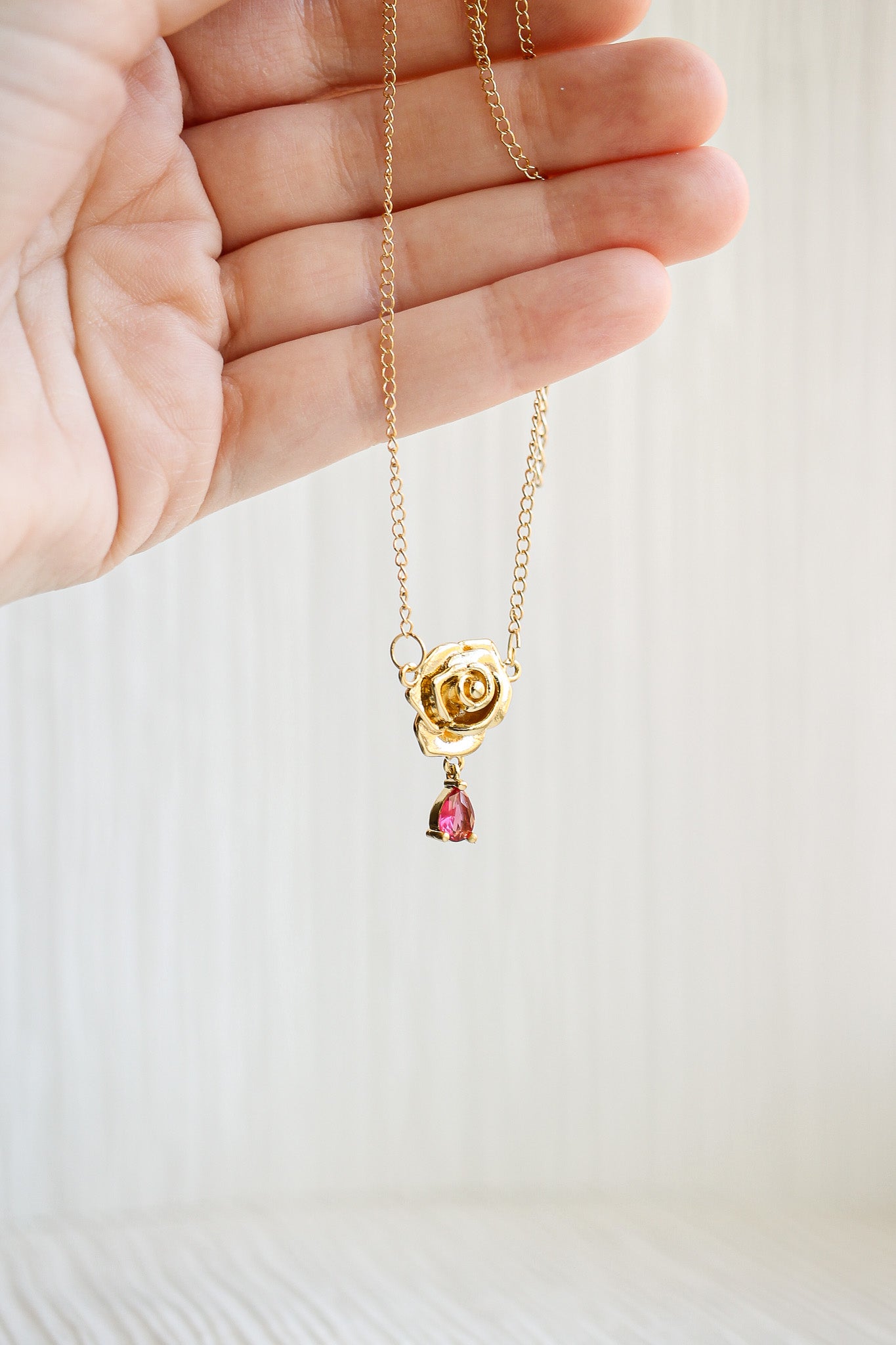 Rosa Necklace in Gold