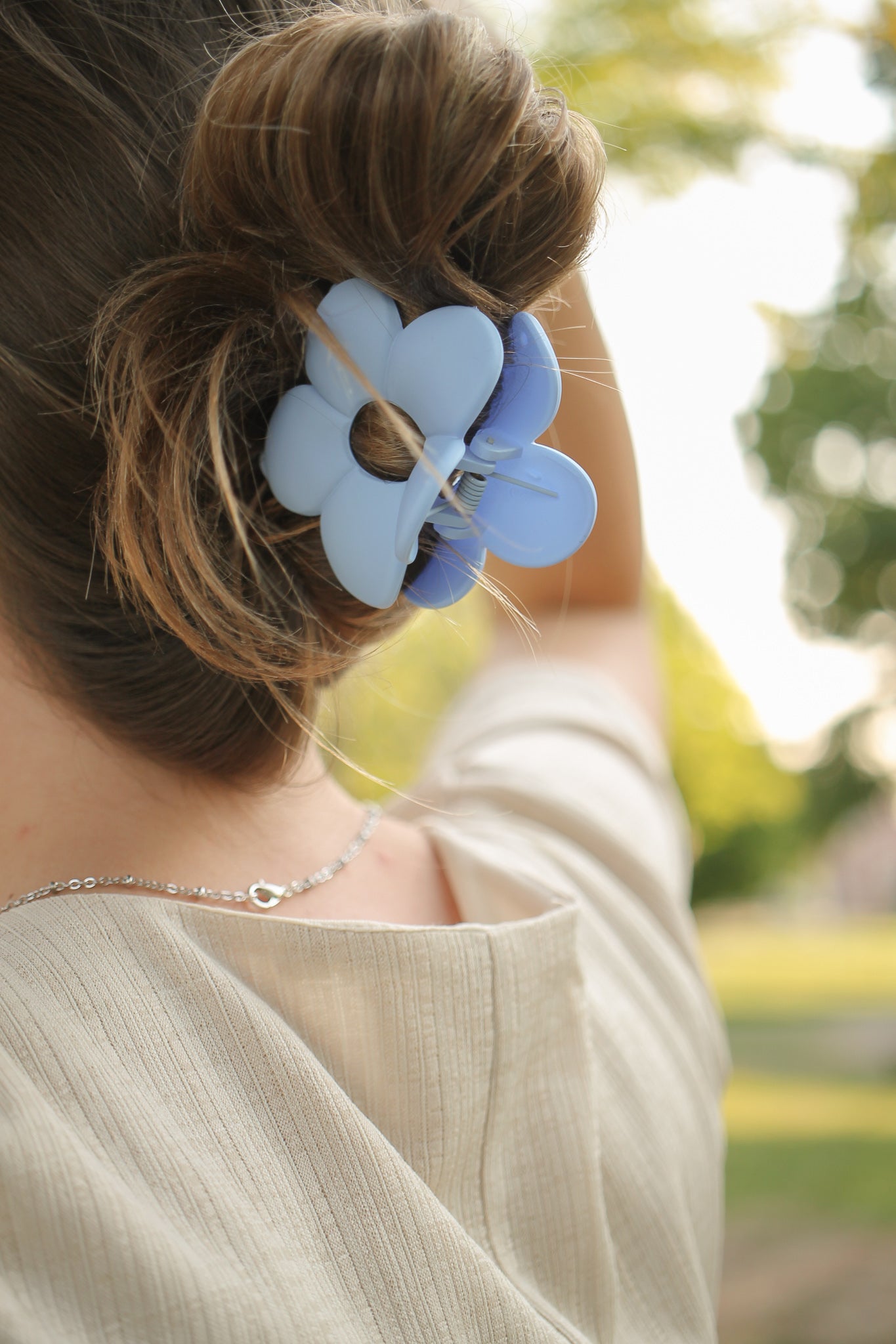 Jumbo Flower Claw in Matte Chambray